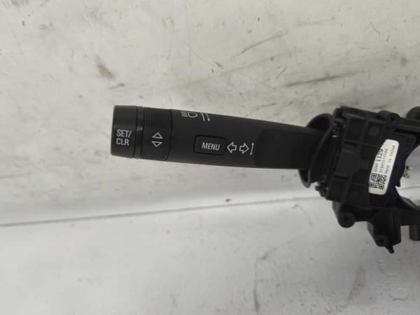 COMMODO OPEL CORSA E - Vue 2